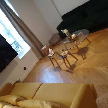Апартаменты Myhotel10 Нёйи-сюр-Сен